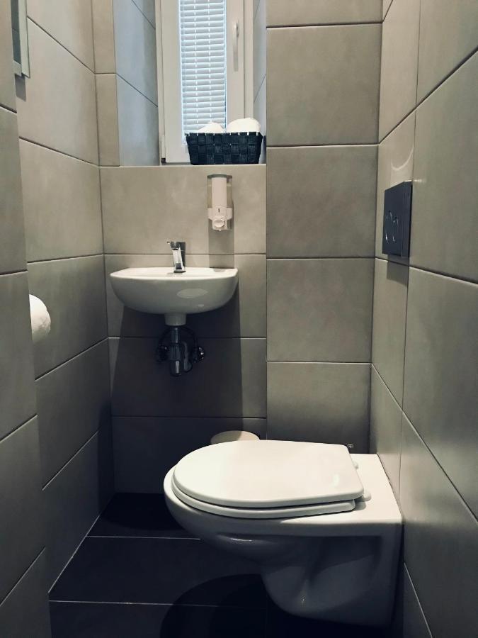 Topolove Rooms & Apartments クラクフ エクステリア 写真
