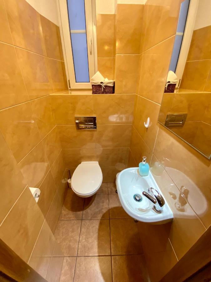 Topolove Rooms & Apartments クラクフ エクステリア 写真
